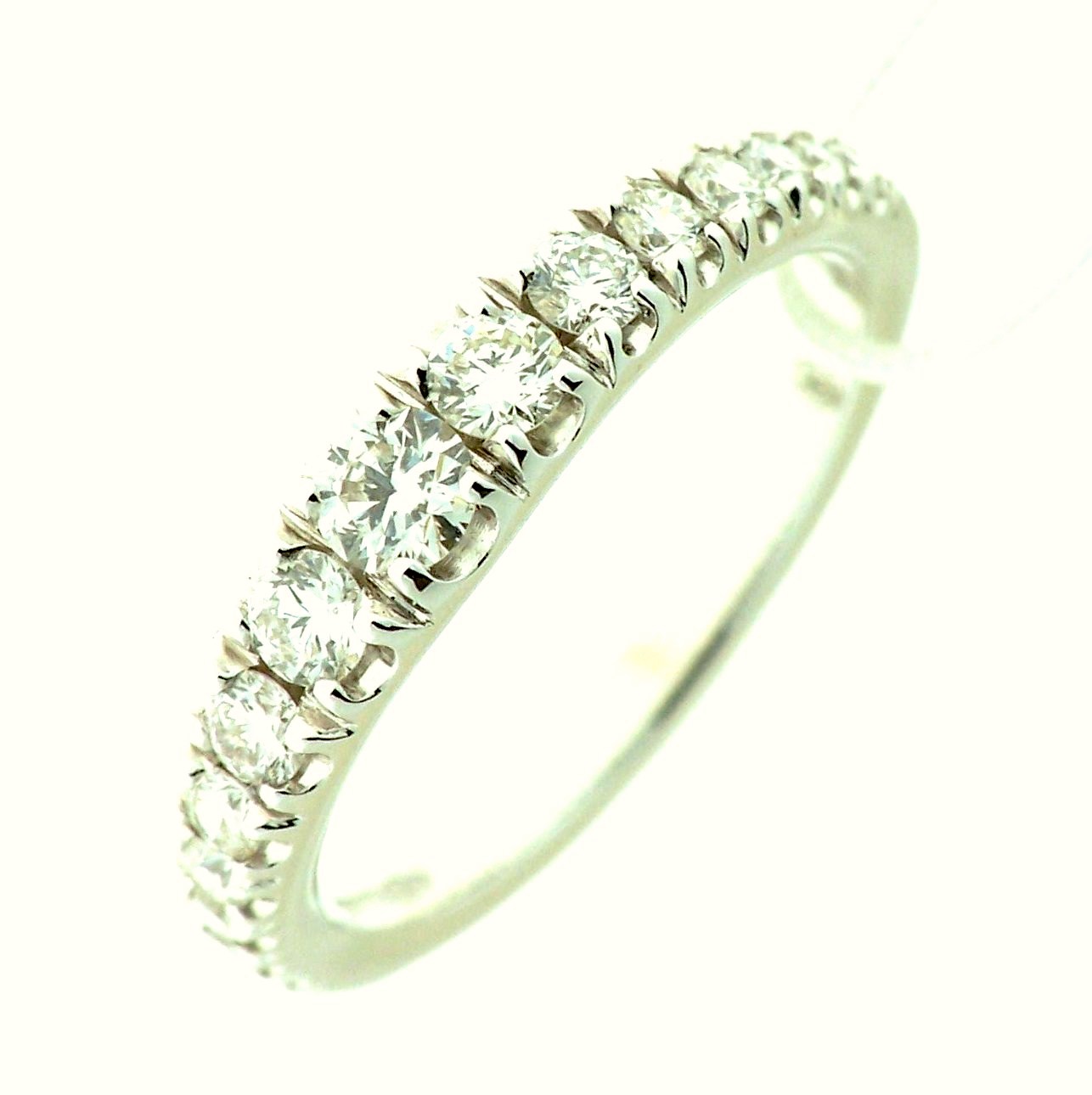 ANELLO IN ORO BIANCO RODIATO E DIAMANTI NATURALI