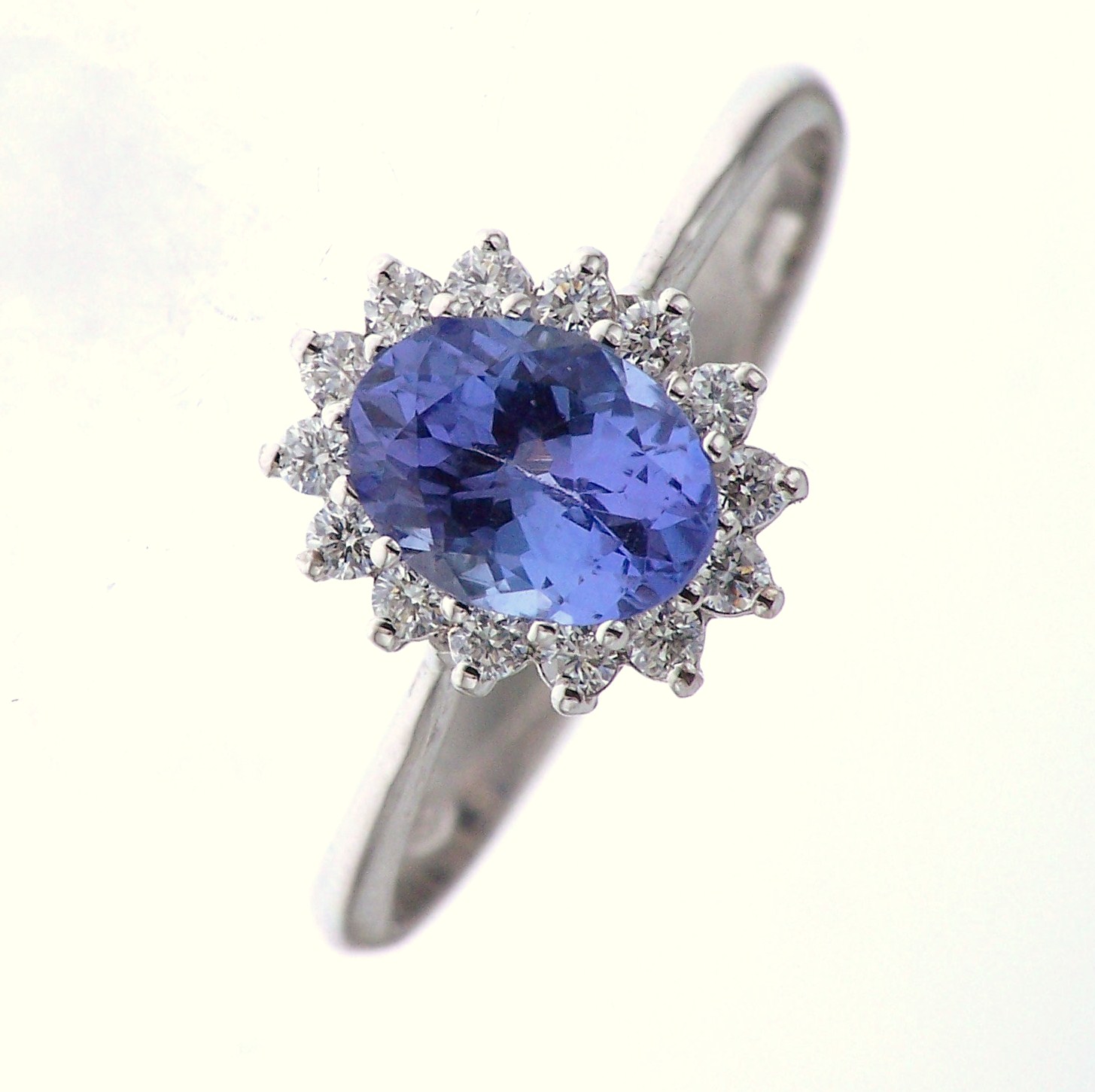 ANELLO IN ORO BIANCO, DIAMANTI E TANZANITE NATURALI