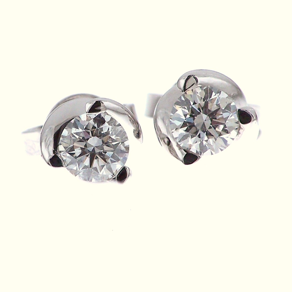 ORECCHINI IN ORO BIANCO E DIAMANTI NATURALI